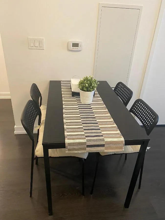 1 Bedroom With Gorgeous City View! Toronto Guest house